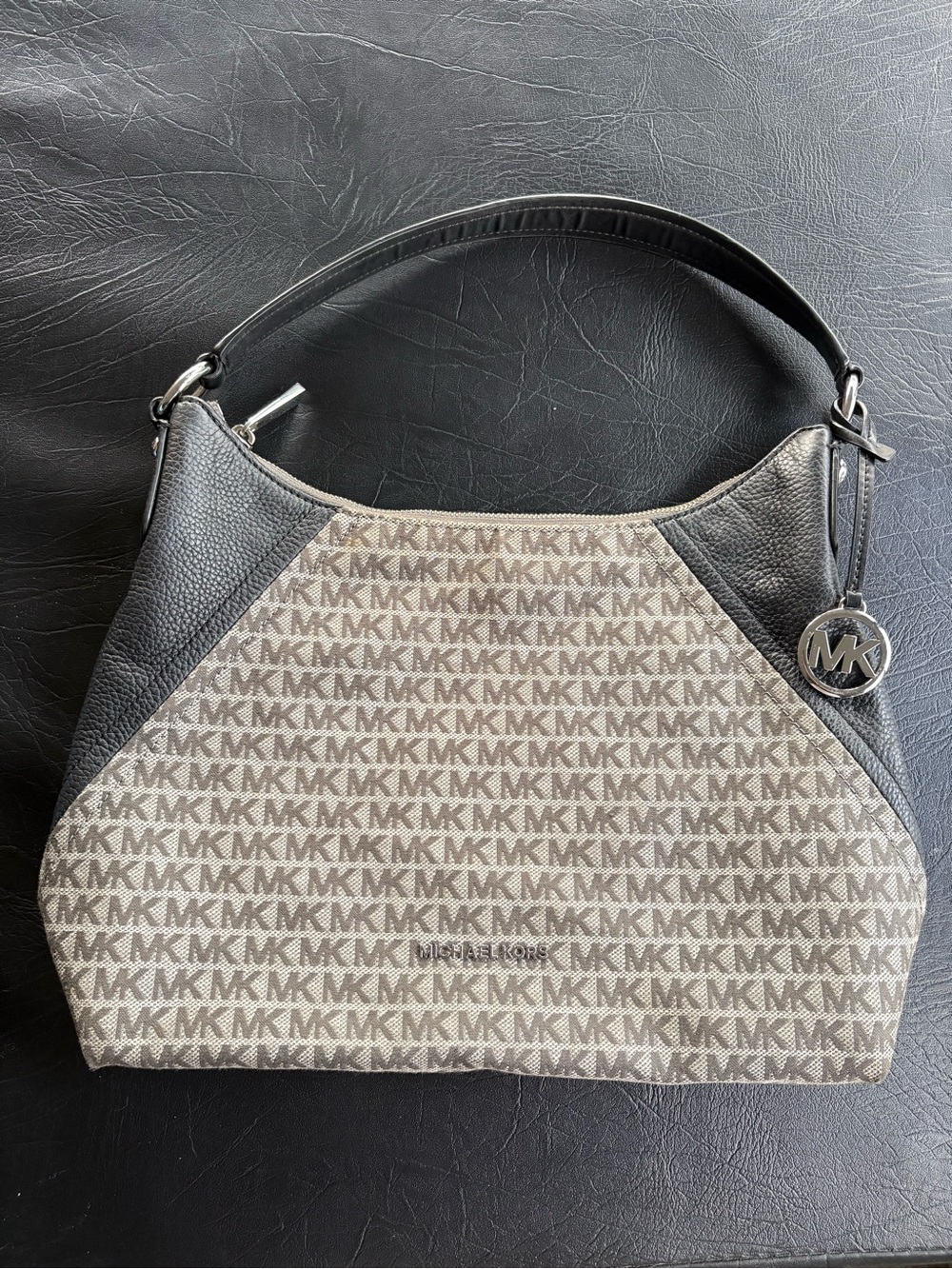 Michael Kors Aria Large Shoulder Bag Graphite Signature MK NWT